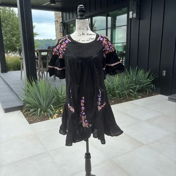 🌸 Boho Floral Embroidered Tunic Dress – XS 🌸 - Picture 2 of 6